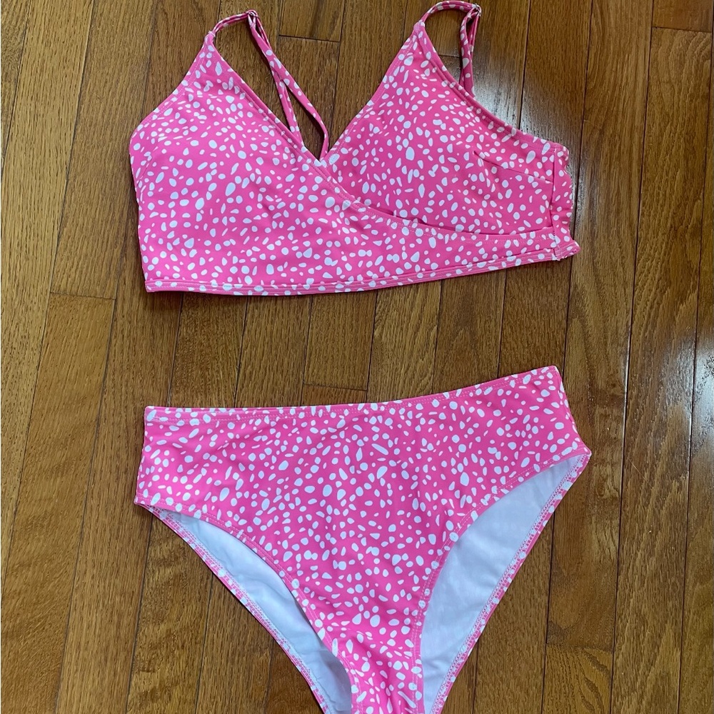 brand new!! pink + white bikini